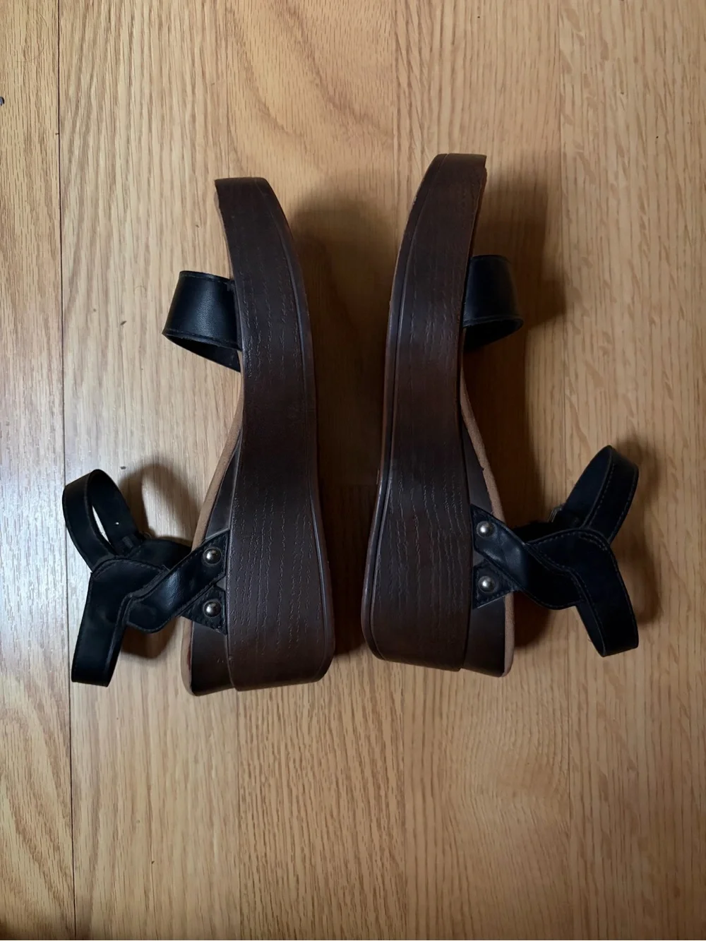 ANDIAMO Women’s Black Wedge Sandals